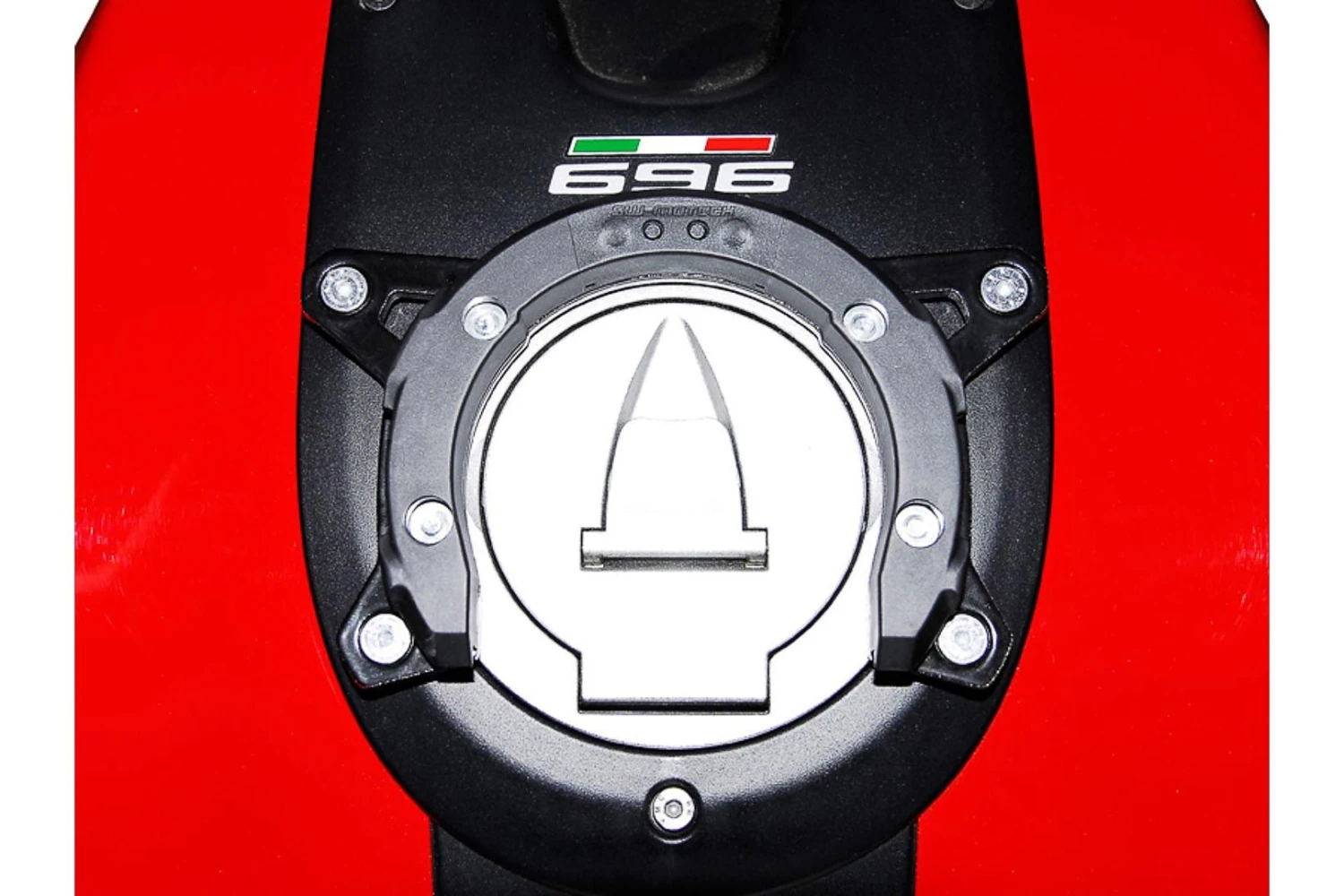 SW-Motech Tankring Quick-Lock Evo Ducati Monster 696/1100 1 SW-Motech Tankring Quick-Lock Evo Ducati Monster 696/1100